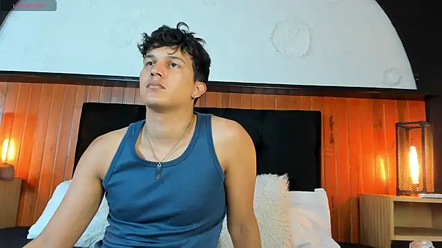 Leo Savage  online show from May 8, 2026, 4:05 am