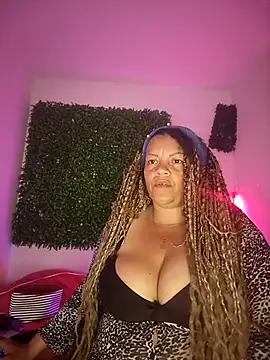 Snapshot of Eva_Luxei chatting on October 26, 2025, 12:11 am Eva Luxei online show from October 26, 2025, 12:11 am