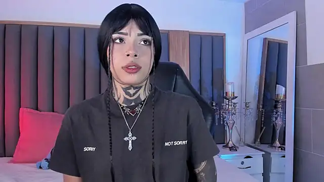 misstomie  online show from November 28, 2025, 3:56 pm