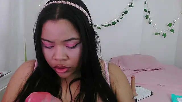 Snapshot of Juicy_elenxx chatting on May 26, 2026, 2:20 am Juicy elenxx online show from May 26, 2026, 2:20 am