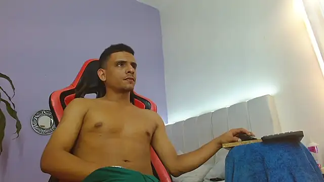  Tarekk  online show from November 11, 2025, 6:19 am