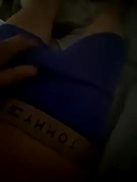 Snapshot of Eogerareeh chatting on November 15, 2025, 2:43 pm Eogerareeh online show from November 15, 2025, 2:43 pm