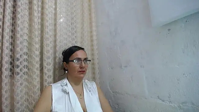 gabbyparker  online show from December 17, 2025, 9:47 am