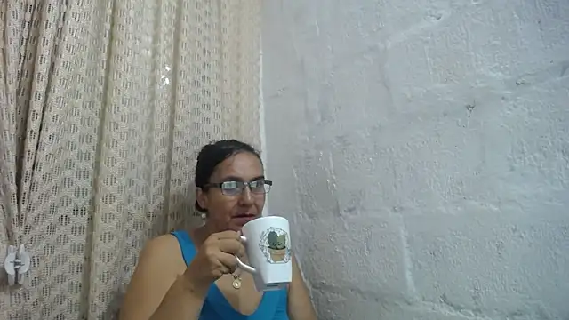 gabbyparker  online show from April 9, 2026, 7:47 am