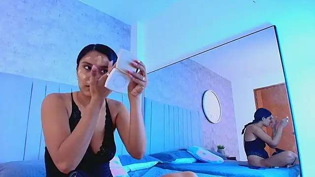 karla-ruiz online show from October 19, 2025, 1:52 am