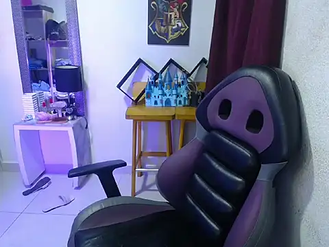 Snapshot of shining_star96 chatting on October 21, 2025, 5:18 am shining star96 online show from October 21, 2025, 5:18 am