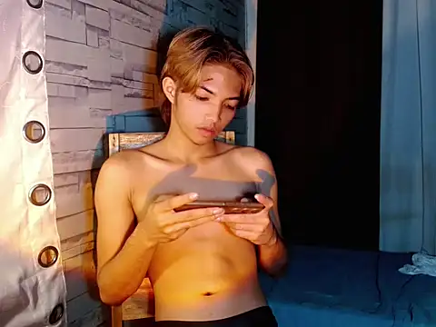 Snapshot of addicted_to_alex chatting on January 18, 2026, 5:27 pm addicted to alex online show from January 18, 2026, 5:27 pm