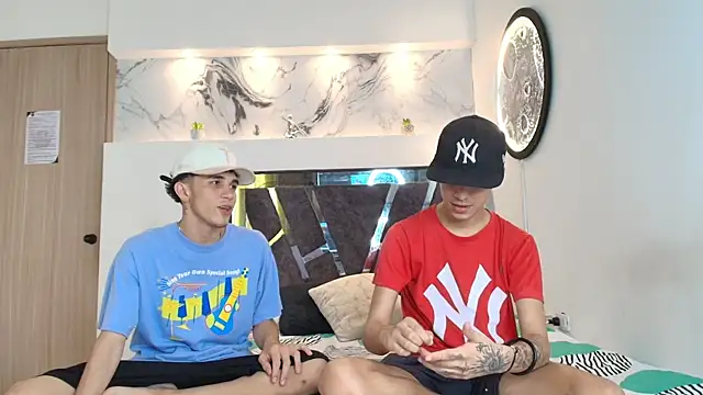 Snapshot of THREE_GUYS_HOT chatting on September 15, 2025, 7:36 pm THREE GUYS HOT online show from September 15, 2025, 7:36 pm