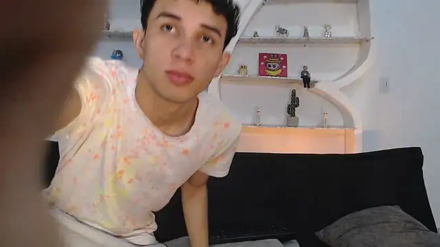 THREE GUYS HOT online show from December 3, 2025, 7:13 pm