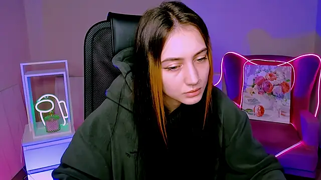 olivianorton online show from November 1, 2025, 1:05 pm