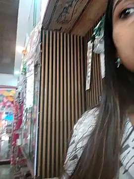 hotshreya69 online show from November 6, 2025, 8:07 am