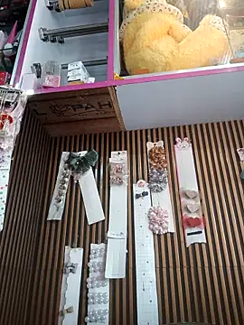 hotshreya69 online show from November 9, 2025, 9:35 am