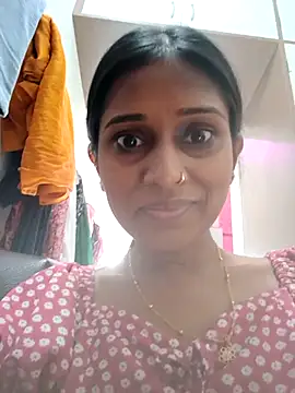 hotshreya69 online show from October 28, 2025, 7:51 am