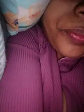 hotshreya69 online show from December 3, 2025, 5:56 pm