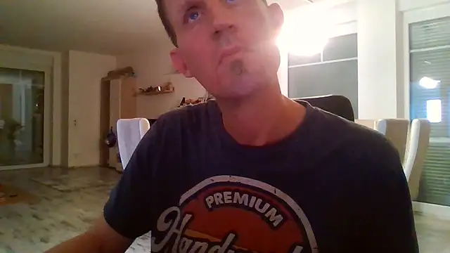 Snapshot of Trockenbau chatting on July 10, 2026, 3:56 pm Trockenbau online show from July 10, 2026, 3:56 pm