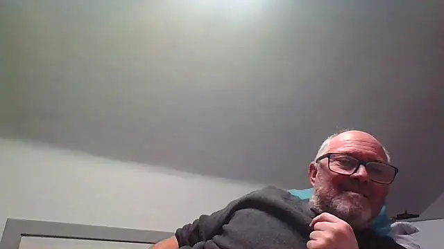 Snapshot of naughtygrandad1 chatting on January 15, 2026, 6:33 pm naughtygrandad1 online show from January 15, 2026, 6:33 pm