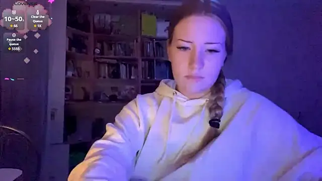 Snapshot of PandaFluff chatting on February 2, 2026, 4:39 pm PandaFluff online show from February 2, 2026, 4:39 pm