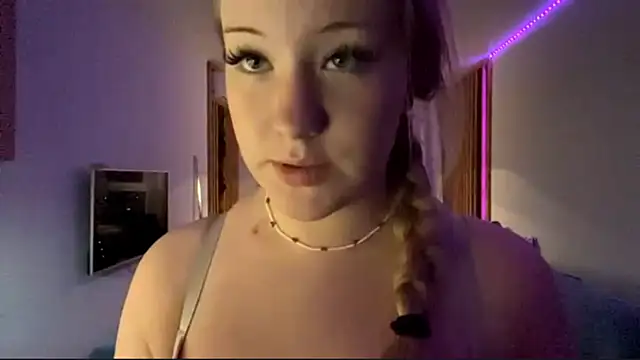 Snapshot of PandaFluff chatting on December 21, 2025, 5:36 pm PandaFluff online show from December 21, 2025, 5:36 pm