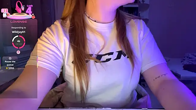 Snapshot of PandaFluff chatting on September 18, 2025, 5:38 pm PandaFluff online show from September 18, 2025, 5:38 pm