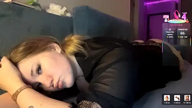 Snapshot of PandaFluff chatting on January 11, 2026, 5:09 pm PandaFluff online show from January 11, 2026, 5:09 pm