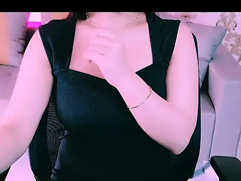 Snapshot of My_Rose chatting on December 5, 2025, 3:38 am My Rose online show from December 5, 2025, 3:38 am