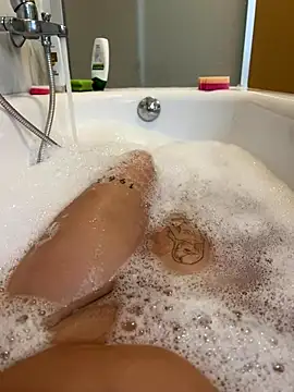 Snapshot of OliviaaFischer chatting on December 2, 2025, 2:30 pm OliviaaFischer online show from December 2, 2025, 2:30 pm