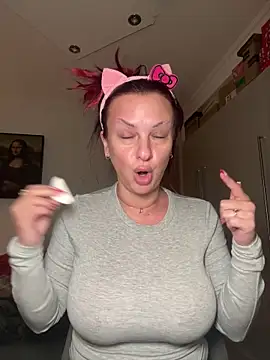 Snapshot of OliviaaFischer chatting on December 18, 2025, 12:09 pm OliviaaFischer online show from December 18, 2025, 12:09 pm