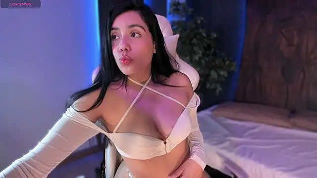 Snapshot of RenataLeclair chatting on December 1, 2025, 5:14 pm RenataLeclair online show from December 1, 2025, 5:14 pm