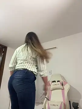 emma hot2006 online show from November 14, 2025, 5:05 pm