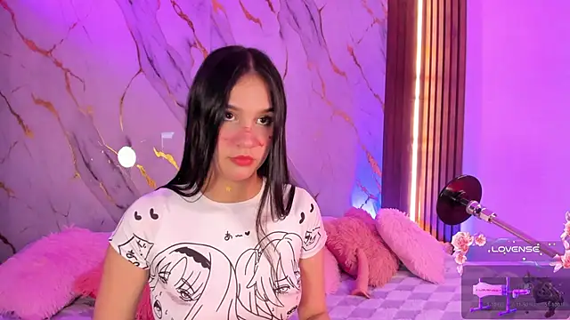 Emmiicute online show from November 3, 2025, 8:23 pm