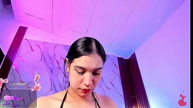 Emmiicute online show from March 10, 2026, 8:46 pm