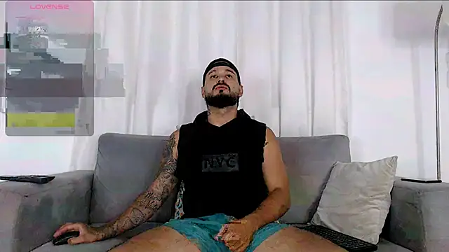 Eric Evans1 online show from October 28, 2025, 4:02 am