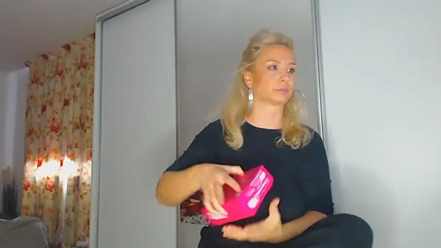 merlyn4 online show from October 14, 2025, 9:32 am