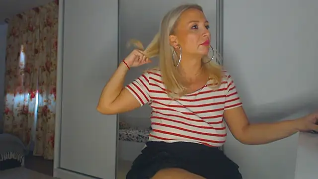 merlyn4 online show from November 2, 2025, 11:48 am