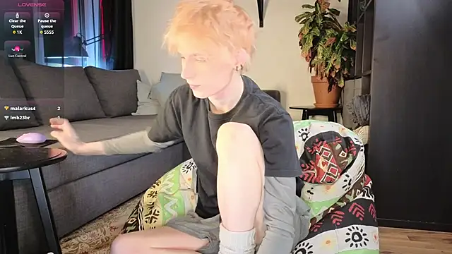 Your avatar online show from February 22, 2026, 10:11 pm