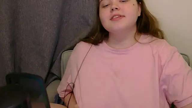 Snapshot of brattyprincessemma chatting on November 18, 2025, 7:06 pm brattyprincessemma online show from November 18, 2025, 7:06 pm