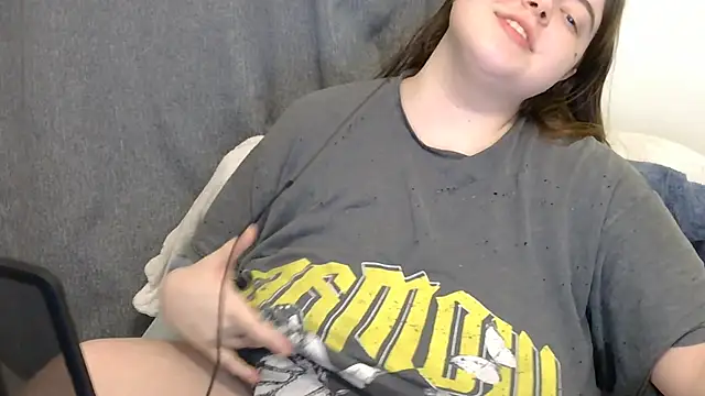 brattyprincessemma online show from February 17, 2026, 9:01 pm