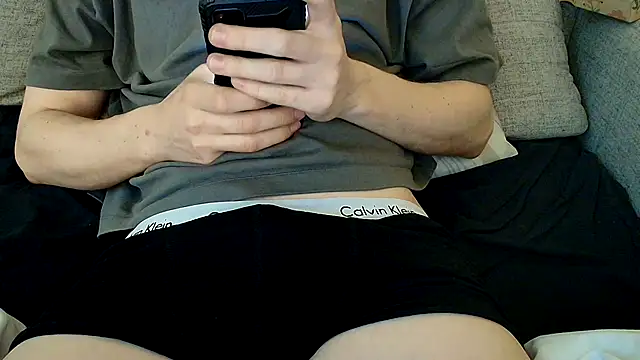 Snapshot of Breezydicksn chatting on April 22, 2026, 9:21 pm Breezydicksn online show from April 22, 2026, 9:21 pm