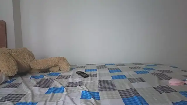 Crystal Star  online show from October 3, 2025, 9:05 pm