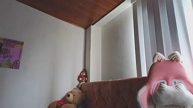 Crystal Star  online show from November 23, 2025, 3:55 pm