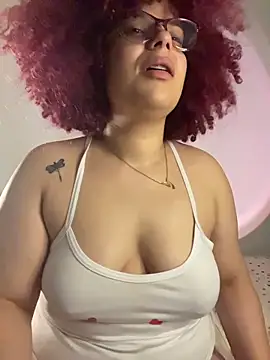 Enyagleam  online show from February 5, 2026, 3:13 am