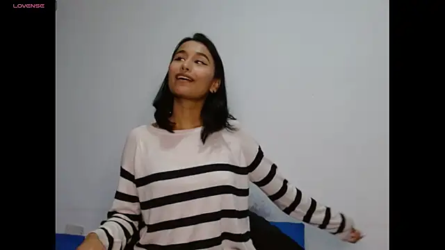 Gia Lee online show from November 18, 2025, 3:10 am