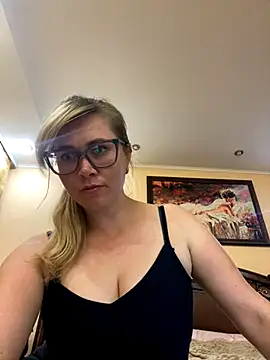 Crystal00Girl online show from October 7, 2025, 7:04 pm