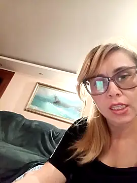 Crystal00Girl online show from October 13, 2025, 8:54 pm