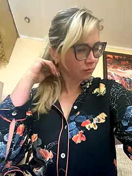 Crystal00Girl online show from September 29, 2025, 8:36 pm