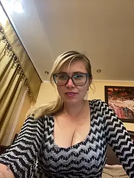 Crystal00Girl online show from September 30, 2025, 8:59 pm