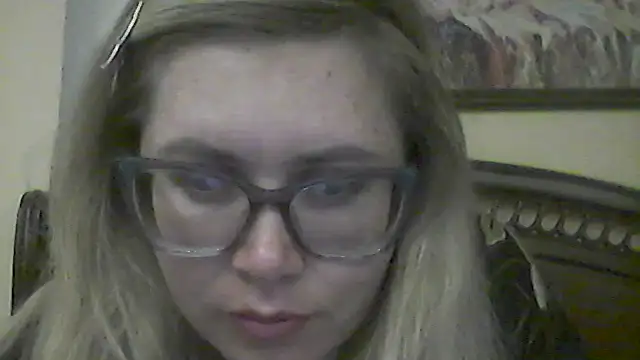 Crystal00Girl online show from November 1, 2025, 10:03 pm