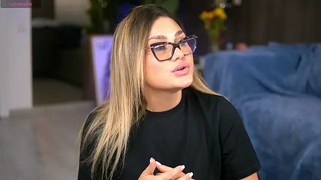 Snapshot of KayaAzur chatting on October 29, 2025, 6:01 am KayaAzur online show from October 29, 2025, 6:01 am