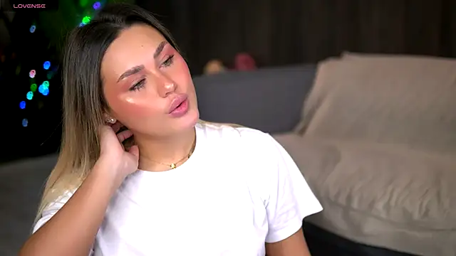 Snapshot of KayaAzur chatting on November 28, 2025, 6:02 am KayaAzur online show from November 28, 2025, 6:02 am