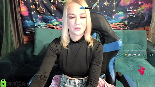 CrystalGirl99 online show from April 10, 2026, 7:15 am